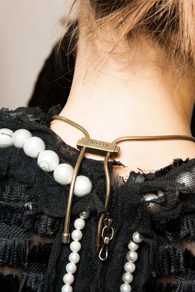 Look 50